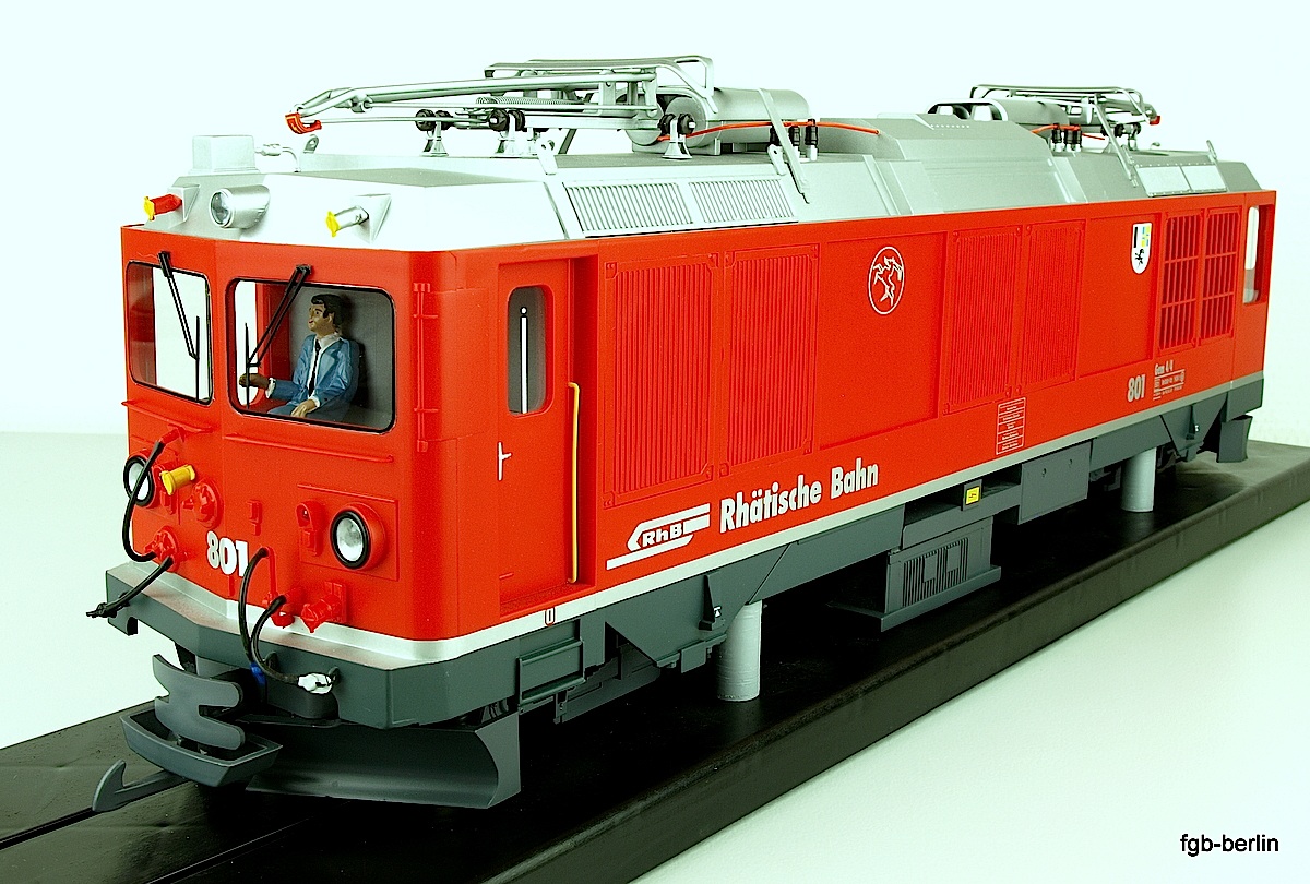 RhB Gem 4/4 Zweikraftlokomotive, neue Version (Dual power locomotive, new version) 801 "Steinbock"