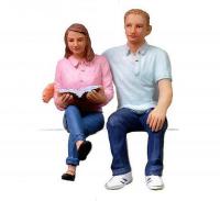 Junges Pärchen, sitzens (Young couple, sitting)